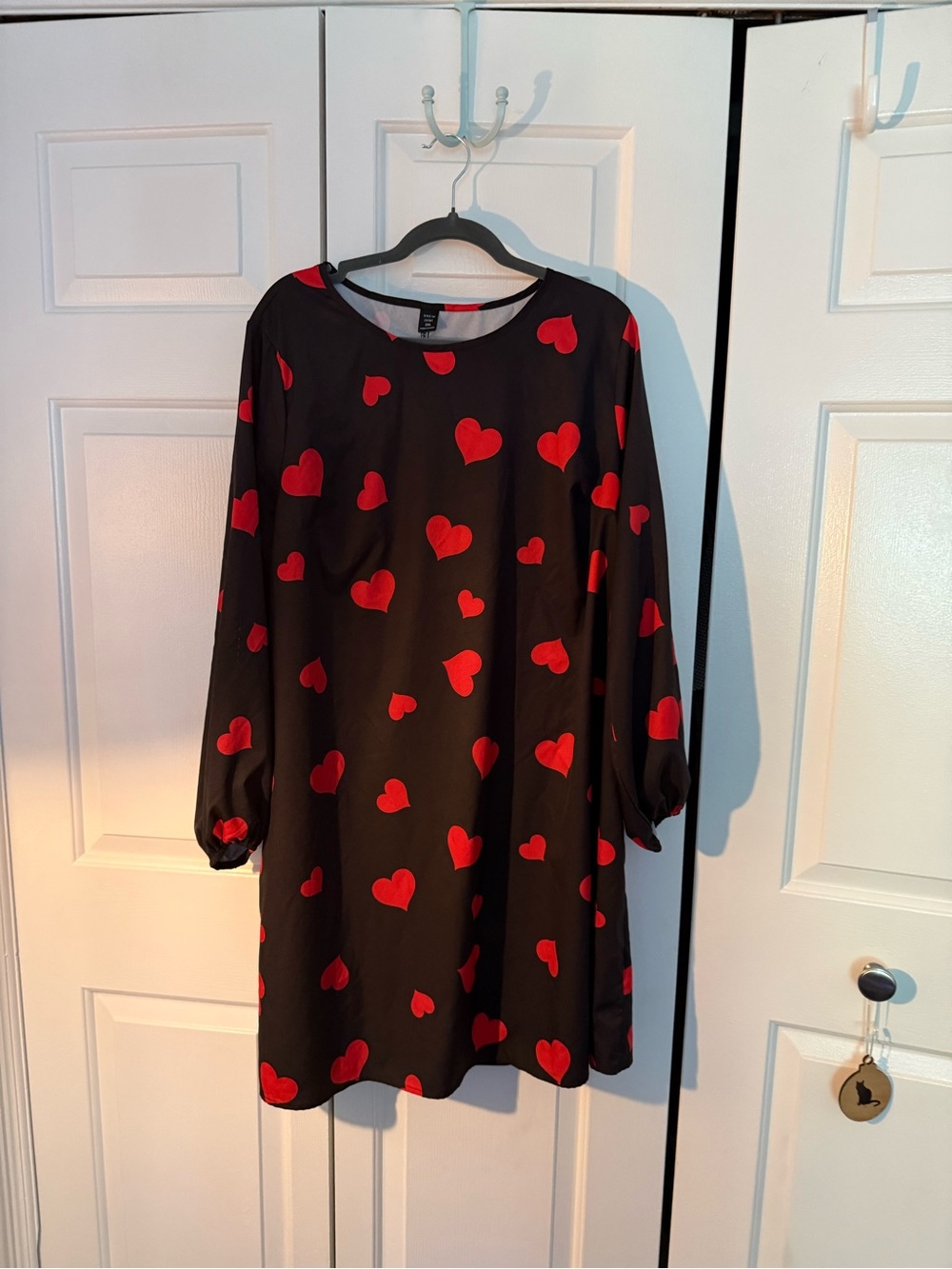 SHEIN Black Long Sleeve Dress with Red Heart Print